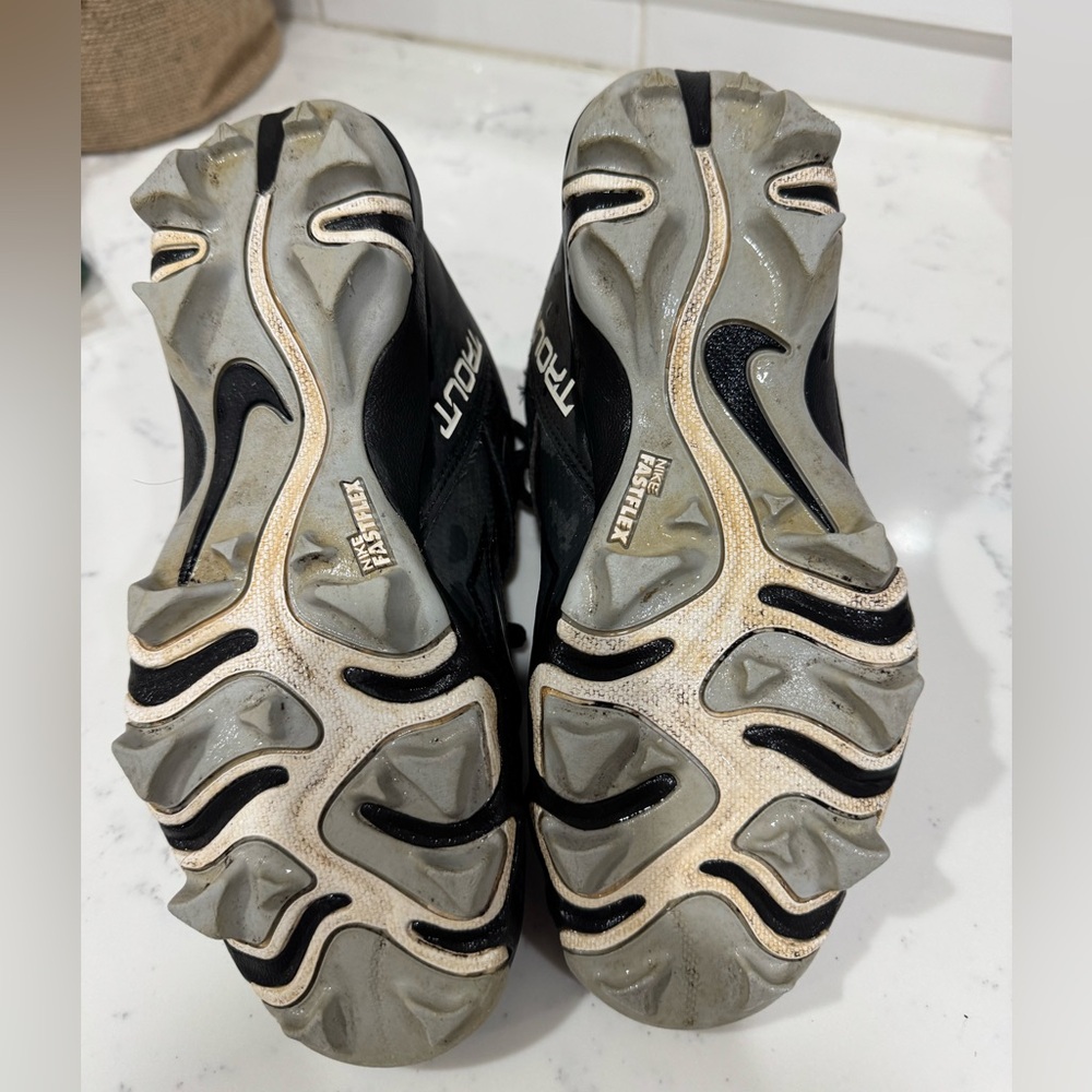 Boys Trout Baseball Cleats size 3y - Picture 3 of 5